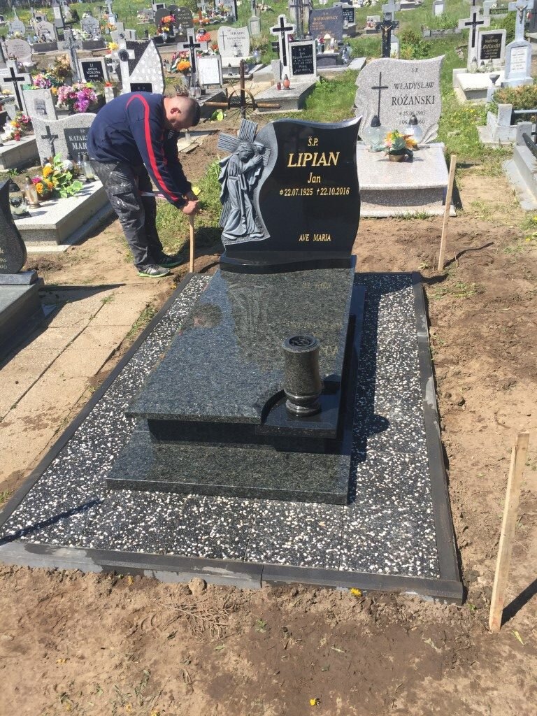 Grzmiąca Pomnik kafle